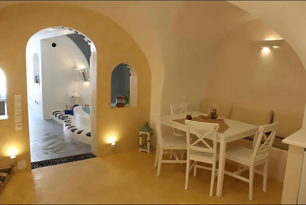 Traditional Cave Villa-paradise & Prive Jacuzzi Villa Emporio (Santorini)