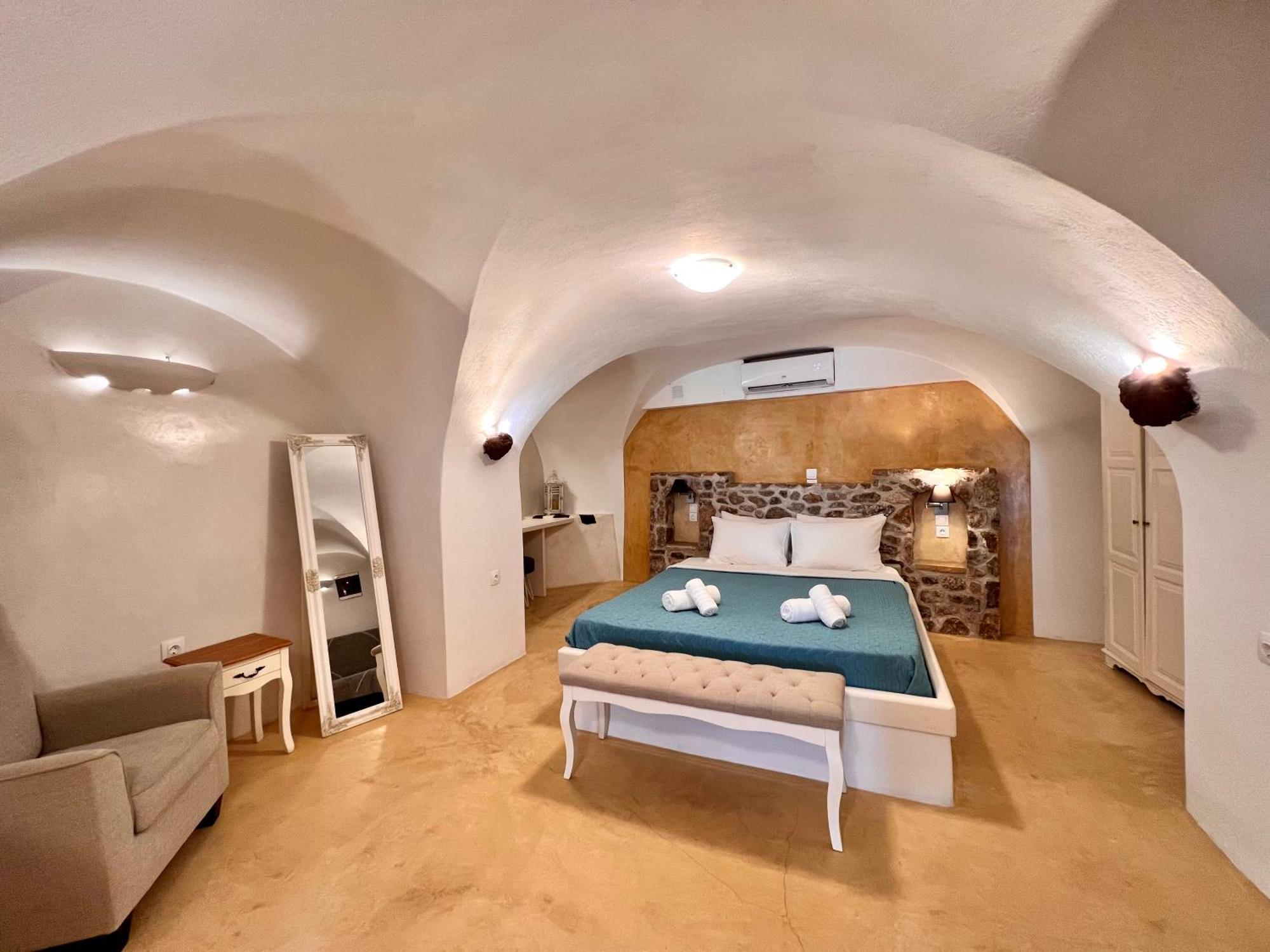 Traditional Cave Villa-paradise & Prive Jacuzzi * Emporio (Santorini)